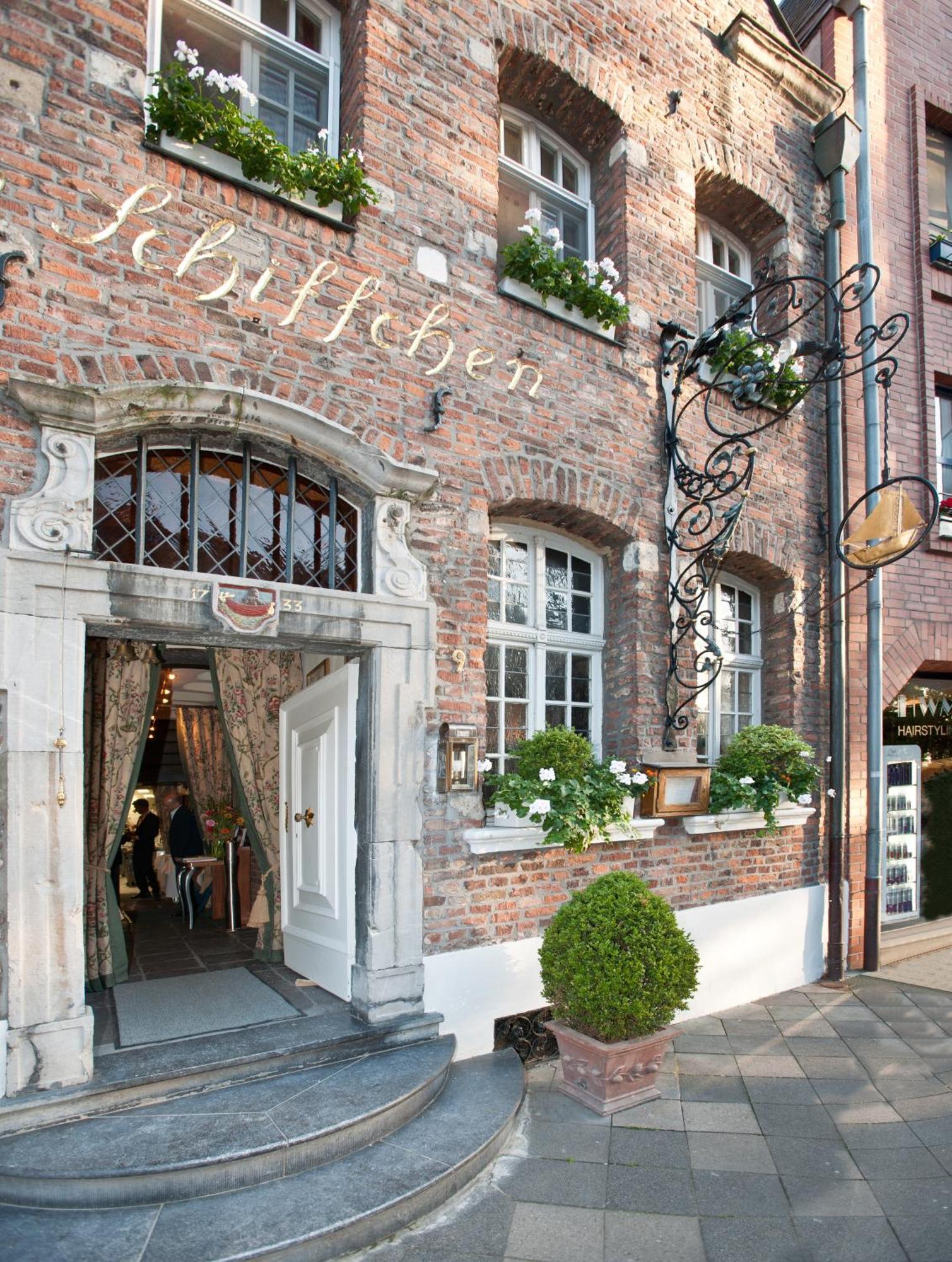 Hotel Barbarossa Düsseldorf Exterior foto